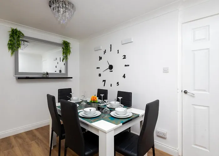 Grangefields By Alt-stay - 3 Bed - Parking, Wifi & Full Kitchen - Contractors & Relocations - Weekly & Monthly Rates Apartment