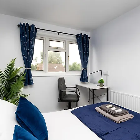 Grange Fields By Alt-stay Contractor - 3 Bed Contractor With Parking, Wi-fi & Full Kitchen - Ideal For Long * Лідс