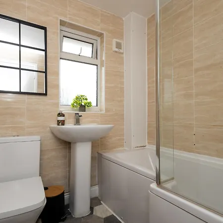 Grange Fields By Alt-stay Contractor - 3 Bed Contractor With Parking, Wi-fi & Full Kitchen - Ideal For Long Apartament