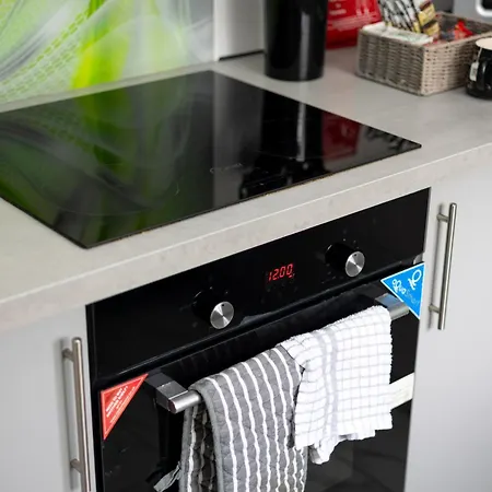 Apartment Grange Fields By Alt-stay Contractor - 3 Bed Contractor With Parking, Wi-fi & Full Kitchen - Ideal For Long Leeds (West Yorkshire)