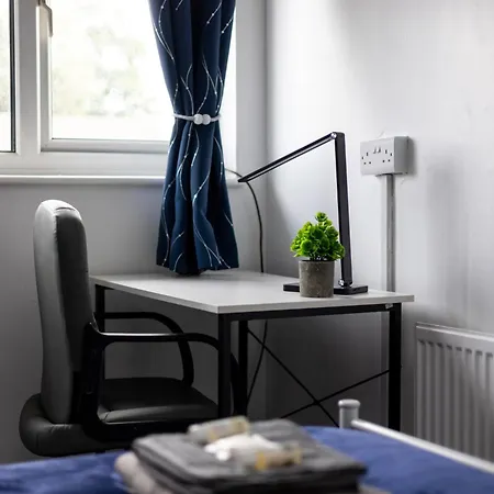 Apartment Grangefields By Alt-stay - 3 Bed - Parking, Wifi & Full Kitchen - Contractors & Relocations - Weekly & Monthly Rates