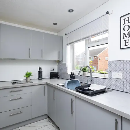 Grange Fields By Alt-stay Contractor - 3 Bed Contractor With Parking, Wi-fi & Full Kitchen - Ideal For Long Апартаменты Лидс