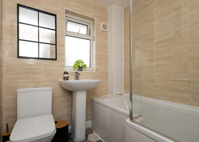 Grange Fields By Alt-stay Contractor - 3 Bed Contractor With Parking, Wi-fi & Full Kitchen - Ideal For Long Апартаменти