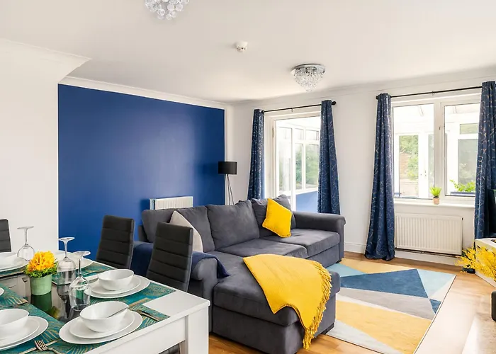 Grange Fields By Alt-stay Contractor - 3 Bed Contractor With Parking, Wi-fi & Full Kitchen - Ideal For Long Апартаменти *