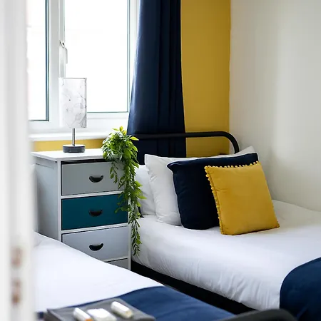 Grange Fields By Alt-stay Contractor - 3 Bed Contractor With Parking, Wi-fi & Full Kitchen - Ideal For Long Apartman Leeds