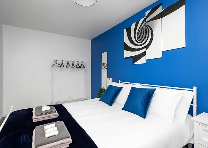 Grange Fields By Alt-stay Contractor - 3 Bed Contractor With Parking, Wi-fi & Full Kitchen - Ideal For Long *